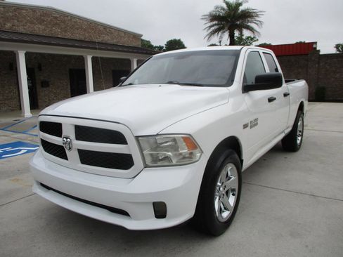 Used 2018 RAM 1500 Express RWD image 32