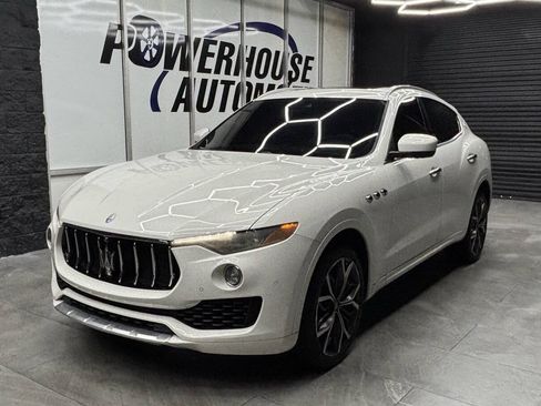 Used 2017 Maserati Levante w/ Luxury Package AWD/4WD image 3