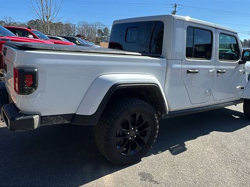 Used 2024 Jeep Gladiator Sport image 8