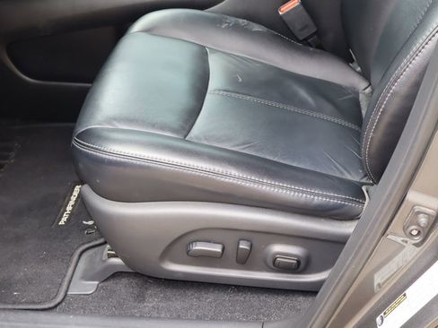 Used 2018 Nissan Pathfinder SL w/ SL Premium Package FWD image 15