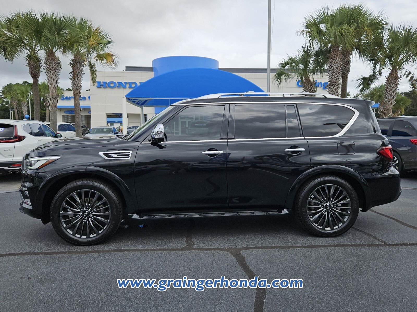 Used 2022 INFINITI QX80 Sensory w/ Cargo Package AWD/4WD image 2