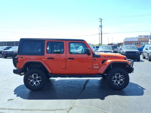 Used 2018 Jeep Wrangler Unlimited Sahara AWD/4WD image 2