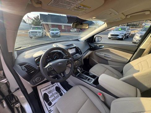 Used 2018 Ford Escape SE w/ SE Sync 3 Package image 9