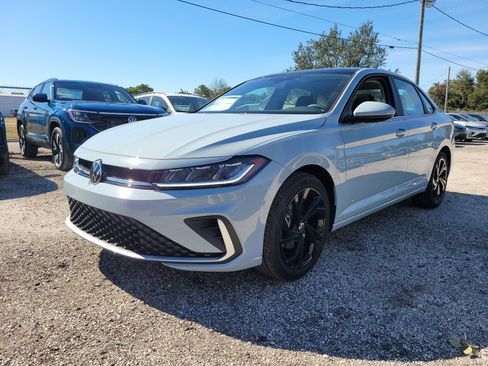 New 2026 Volkswagen Jetta SE image 4