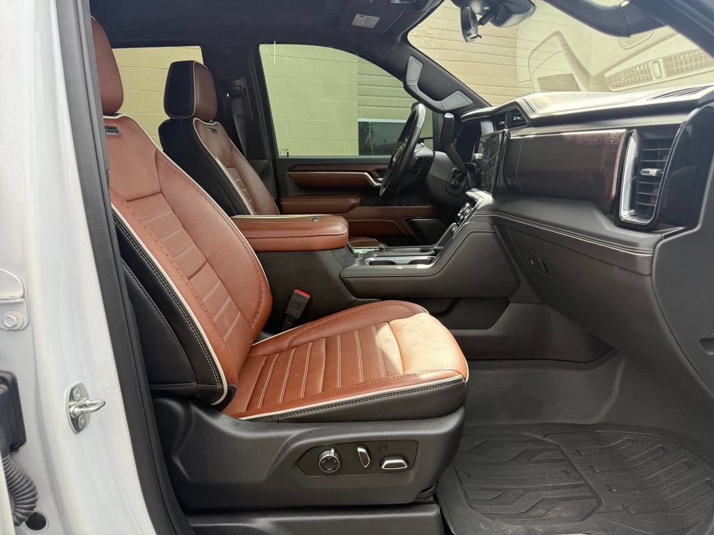 Used 2024 GMC Sierra 3500 Denali Ultimate AWD/4WD image 16