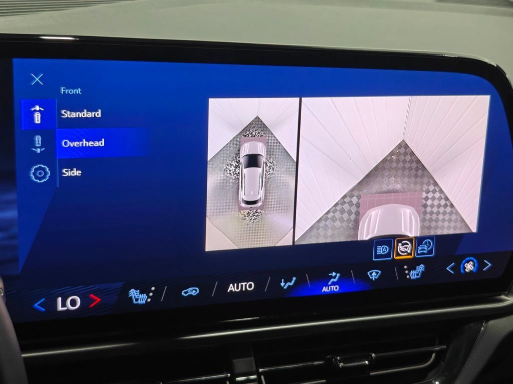 Used 2024 Chevrolet Equinox EV RS FWD image 54