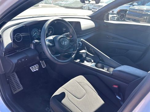 Used 2025 Hyundai Elantra SEL FWD image 9