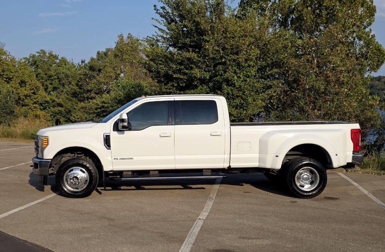 Used 2017 Ford F350 Lariat AWD/4WD image 6