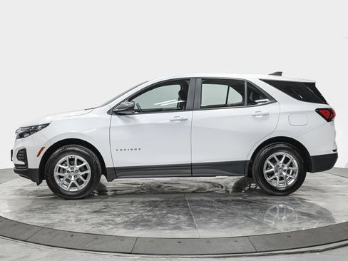 Used 2024 Chevrolet Equinox LS FWD image 2