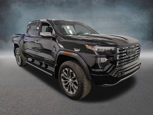 Used 2023 GMC Canyon Denali image 3