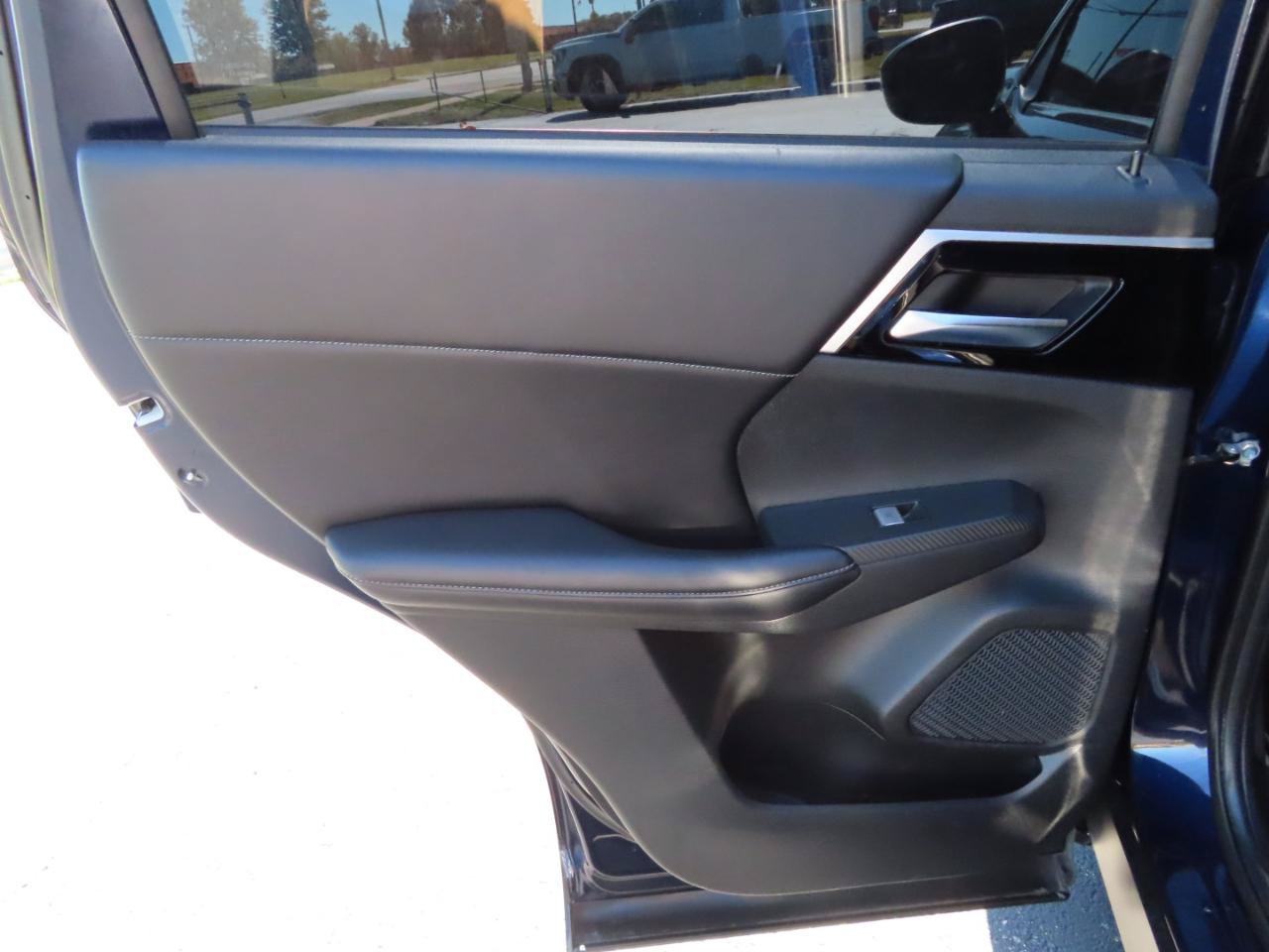 Used 2022 Mitsubishi Outlander SE AWD/4WD image 38