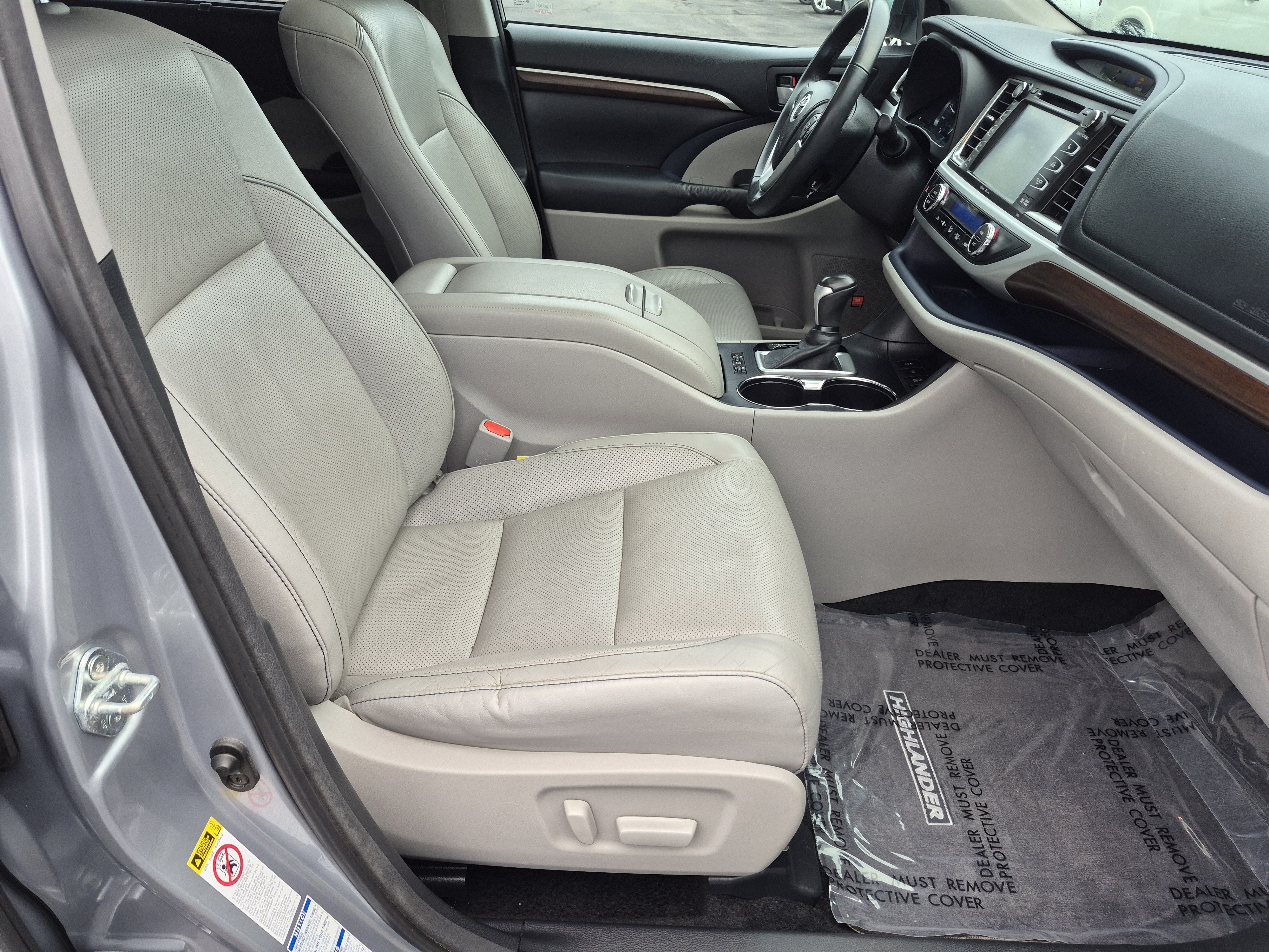 Used 2014 Toyota Highlander Limited w/ Preferred Accessory Package AWD/4WD image 14
