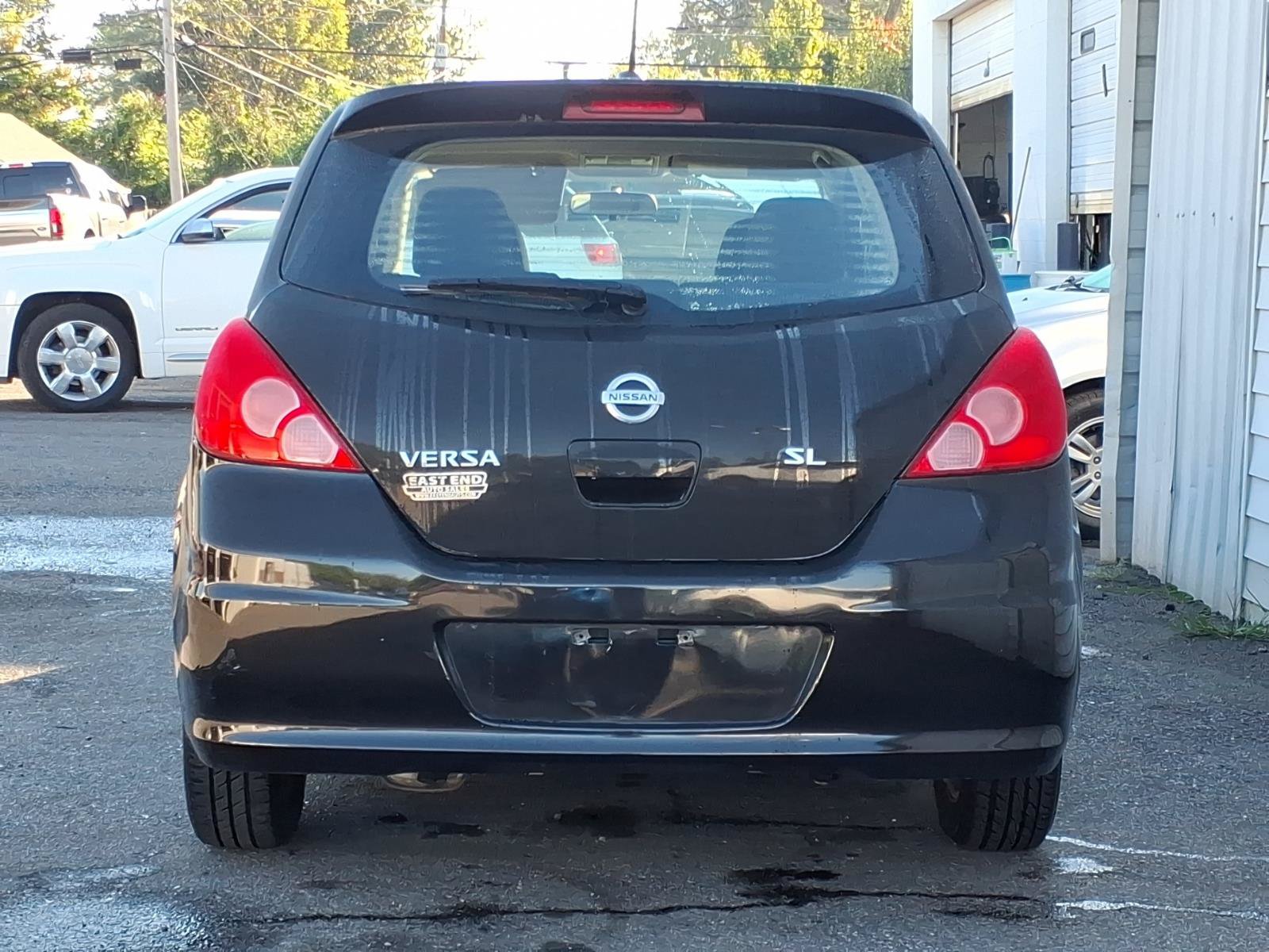 Used 2011 Nissan Versa Hatchback w/ Navigation/Satellite Pkg FWD image 4