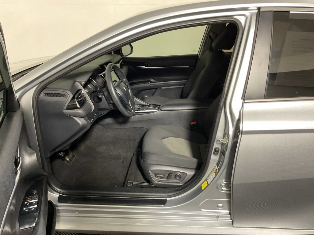Used 2020 Toyota Camry LE FWD image 19
