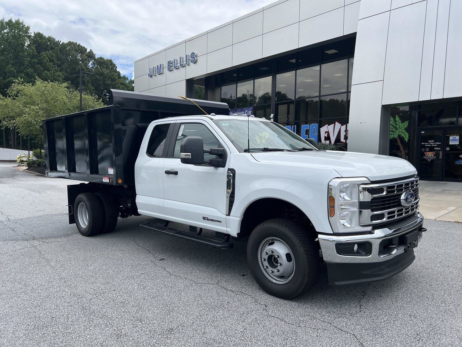 New 2025 Ford F350 XL w/ XL Chrome Package AWD/4WD image 1