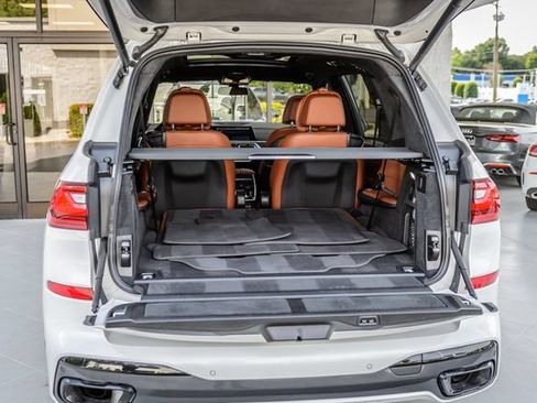 Used 2022 BMW X7 xDrive40i w/ M Sport Package AWD/4WD image 11