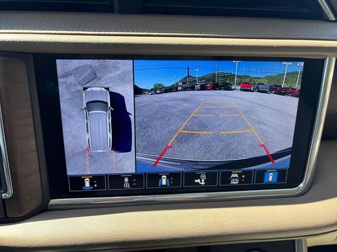 Used 2021 GMC Yukon Denali w/ Denali Premium Package AWD/4WD image 25