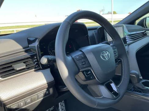 Used 2025 Toyota Camry SE image 10