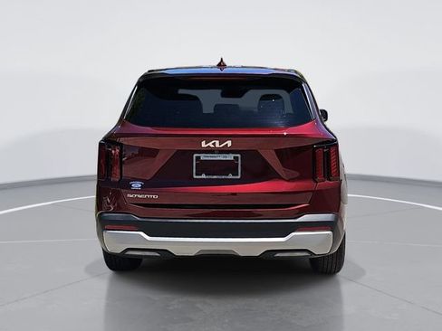 Used 2025 Kia Sorento LX FWD image 4