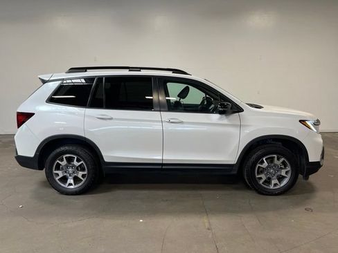 Used 2023 Honda Passport TrailSport image 2