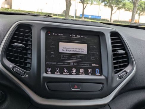 Used 2015 Jeep Cherokee Latitude FWD image 14