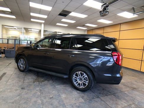 Used 2025 Ford Expedition Active AWD/4WD image 5