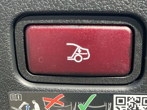 Certified 2025 Mercedes-Benz CLE 300 4MATIC Cabriolet image 11