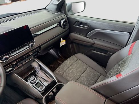 Used 2025 Chevrolet Colorado Z71 w/ Technology Package image 26