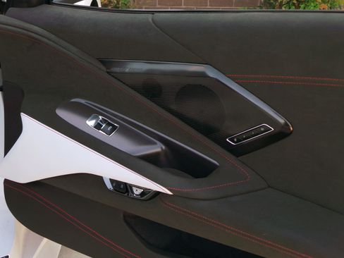 Used 2023 Chevrolet Corvette Stingray Premium Conv w/ Z51 Performance Package RWD image 32