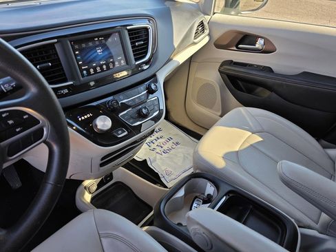 Used 2021 Chrysler Voyager Lxi image 22