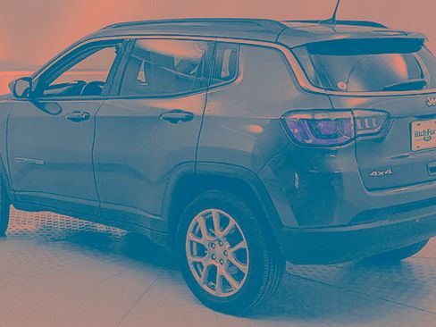 Used 2022 Jeep Compass Latitude AWD/4WD image 4
