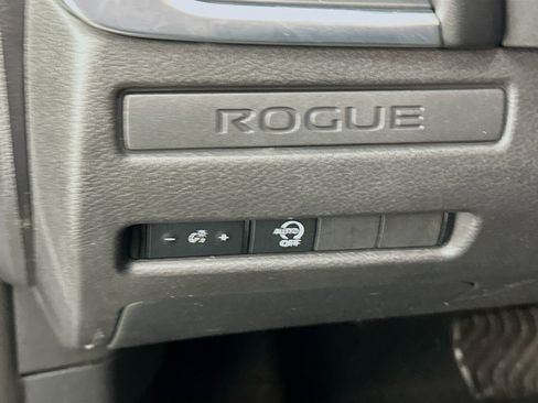 Used 2023 Nissan Rogue S AWD/4WD image 17