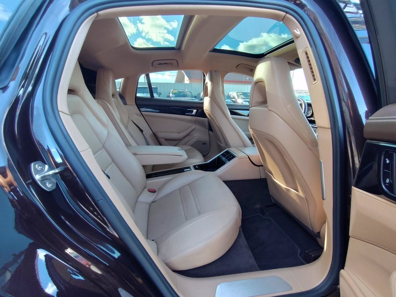 Used 2018 Porsche Panamera RWD image 52