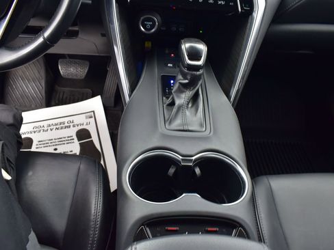 Used 2023 Toyota Venza Nightshade image 16