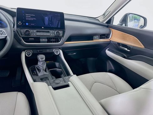 Certified 2026 Toyota Grand Highlander FWD image 24