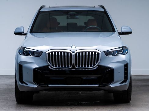 Used 2026 BMW X5 xDrive50e w/ M Sport Package AWD/4WD image 2