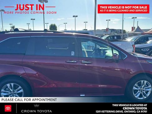 Used 2024 Toyota Sienna XLE w/ XLE Plus Package AWD/4WD image 3