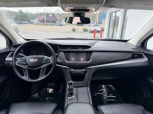 Used 2017 Cadillac XT5 Luxury w/ Driver Awareness Package AWD/4WD image 18