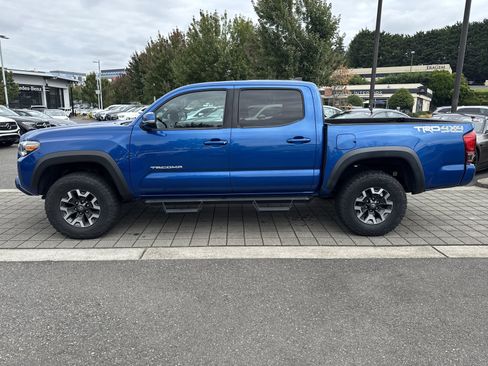 Used 2017 Toyota Tacoma TRD Off-Road w/ Premium & Technology Package AWD/4WD image 8