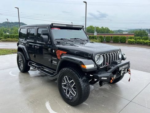 Used 2024 Jeep Wrangler Unlimited Sahara w/ Technology Group AWD/4WD image 29