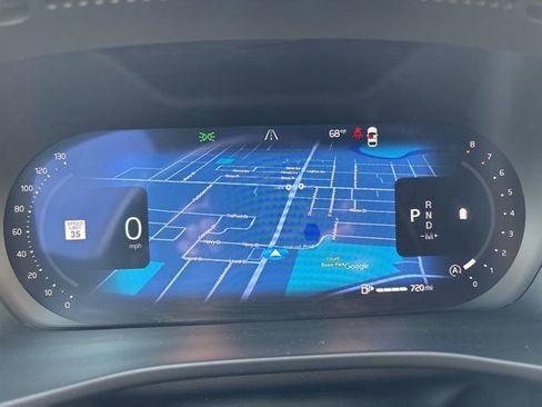 Used 2025 Volvo XC40 B5 Plus image 22