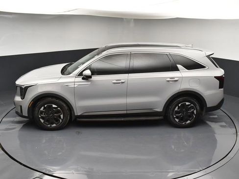 Certified 2025 Kia Sorento S w/ Panoramic Sunroof Package FWD image 46