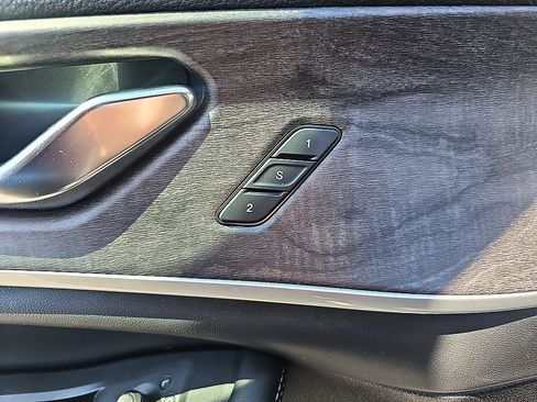 Used 2024 Jeep Grand Cherokee Limited w/ Black Appearance Package AWD/4WD image 13