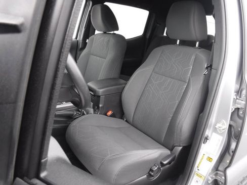 Used 2017 Toyota Tacoma TRD Sport image 25