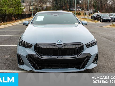 Used 2025 BMW i5 eDrive40i w/ M Sport Package RWD image 9