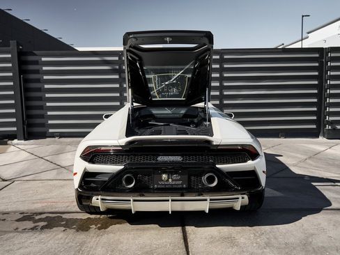 Used 2022 Lamborghini Huracan EVO image 21