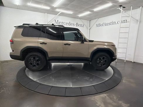 Used 2025 Lexus GX 550 AWD/4WD image 8