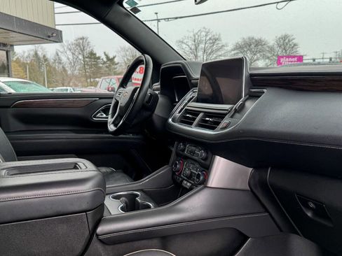 Used 2023 Chevrolet Suburban Premier image 14