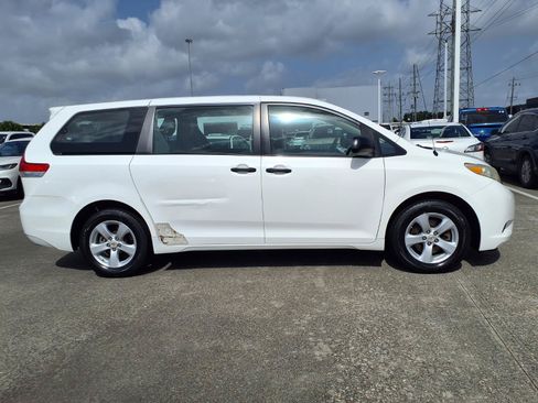 Used 2012 Toyota Sienna FWD image 25