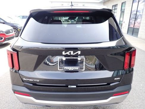 Certified 2024 Kia Sorento S image 5